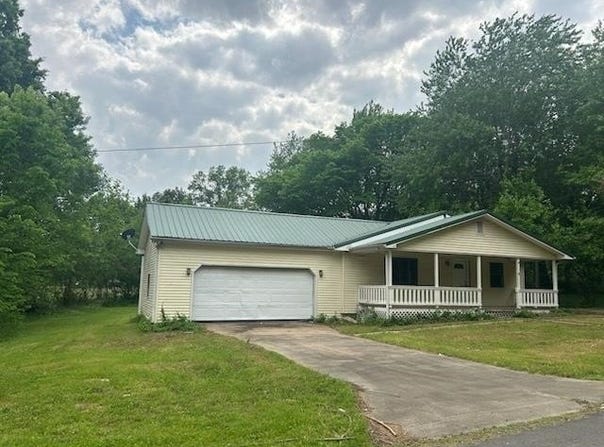 11450 Bonham St, Kevil, KY 42053