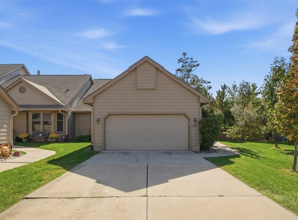 2014 Maple Circle, West Des Moines, IA 50265