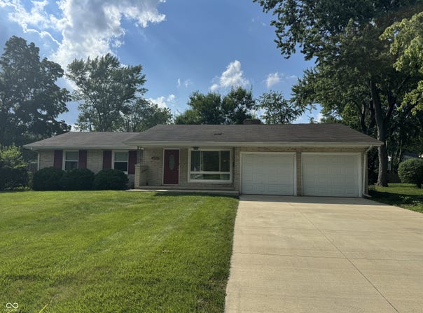 4032 Roselawn Avenue, Columbus, IN 47203