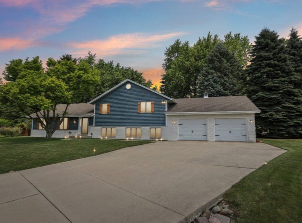 8220 W Red Pine Cir, Mount Pleasant, WI 53406