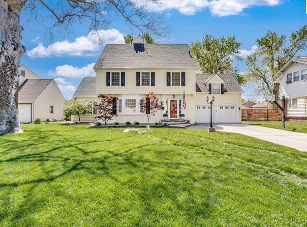 9 Crescent Blvd, Hutchinson, KS 67502