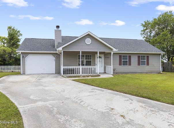 302 Josie Court, Hubert, NC 28539