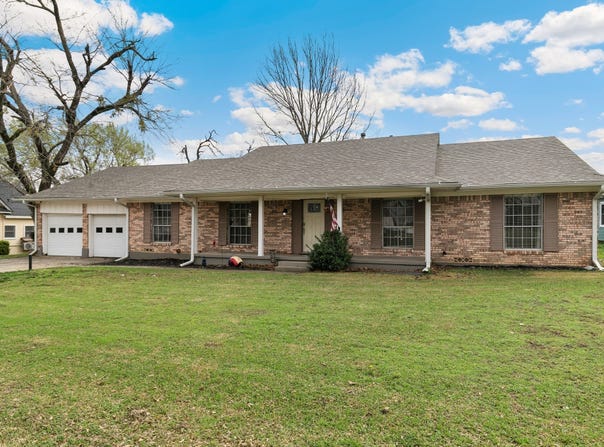 214 Center Street, Whitesboro, TX 76273