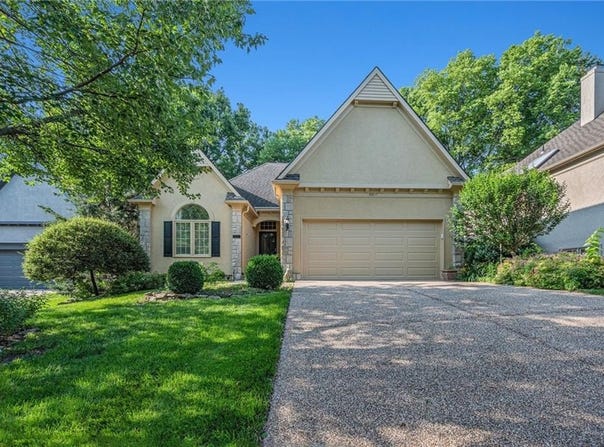 8817 W 142nd Place, Overland Park, KS 66221