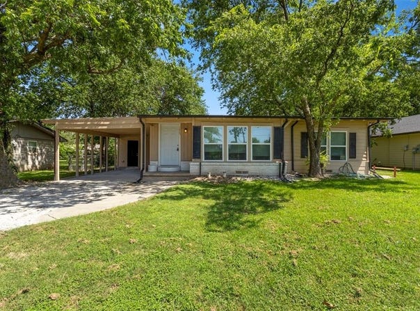 1305 Anthony Street, Gainesville, TX 76240