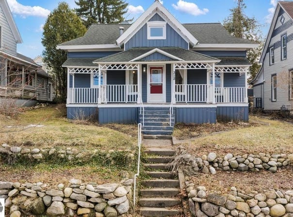 312 GROVE, PETOSKEY, MI 49720