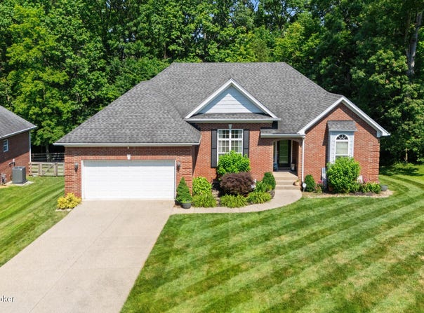 2023 Prestwick Dr, La Grange, KY 40031