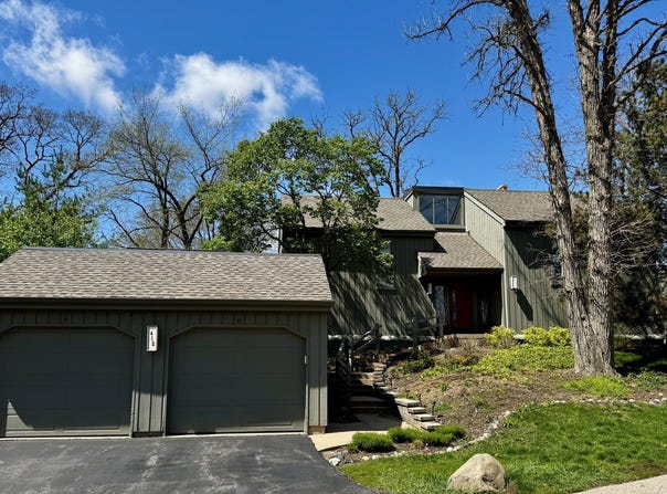 412 Deer Trail Hill, Lake Barrington, IL 60010