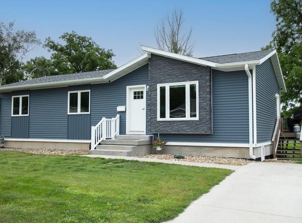 702 M Avenue, Grundy Center, IA 50638