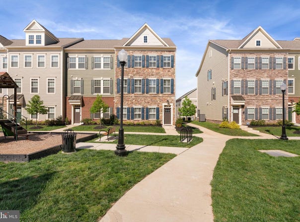 9520 BARNES LOOP, MANASSAS, VA 20110