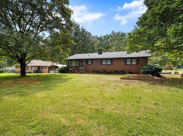 427 Beechwood Cr, Greenwood, SC 29649