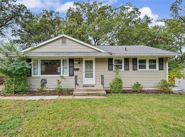 1317 Memorial Dr, Cedar Rapids, IA 52403