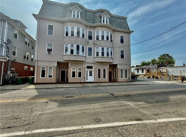 586 North Main Street, Woonsocket, RI 02895