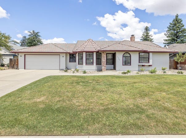 3320 W Victor Court, Visalia, CA 93277