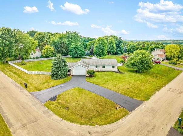 5370 E Scarlet Oak, BYRON, IL 61010
