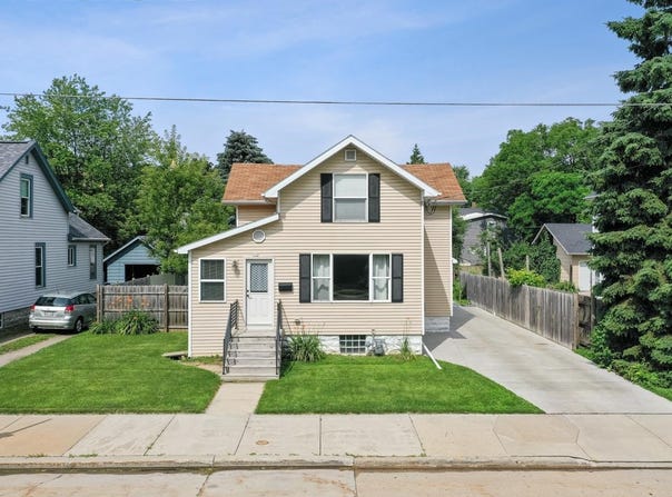 533 BOWEN Street, OSHKOSH, WI 54901-4628