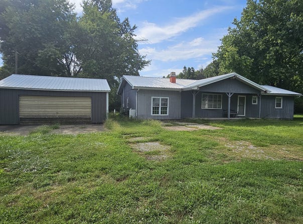 9429 N Depot Street, Opdyke, IL 62872
