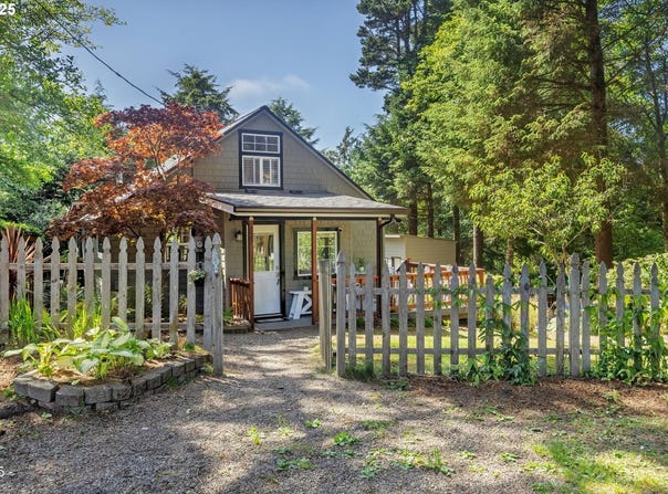 155 SE HAZELTON AVE, Depoe Bay, OR 97341