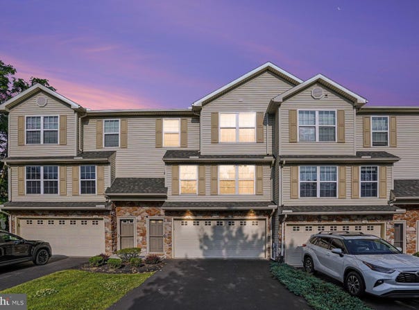 156 MAPLETON Boulevard, HARRISBURG, PA 17112