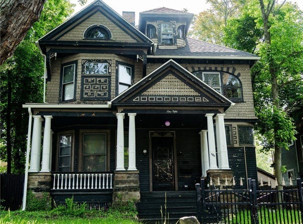 150 Euclid Ave, Sharon, PA 16146