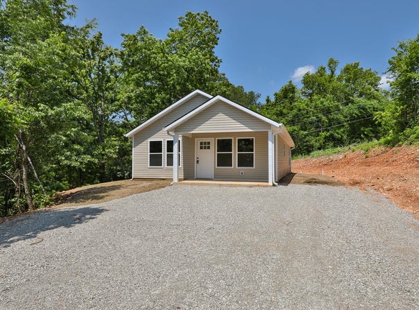 302 E College Street, Crane, MO 65633