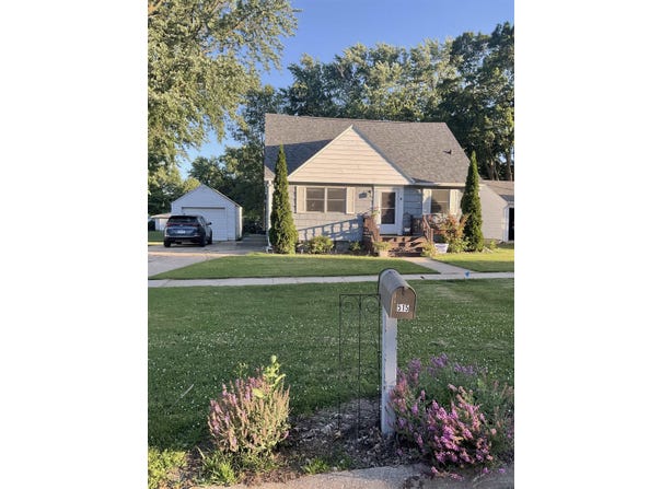 515 E Harrison, Holstein, IA 51025