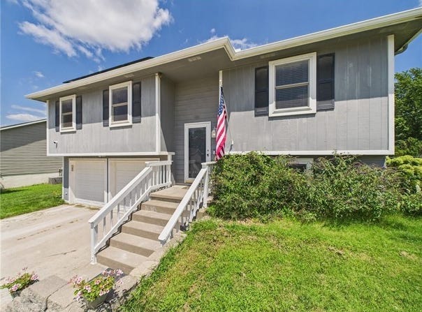277 NW 50 Road, Centerview, MO 64019