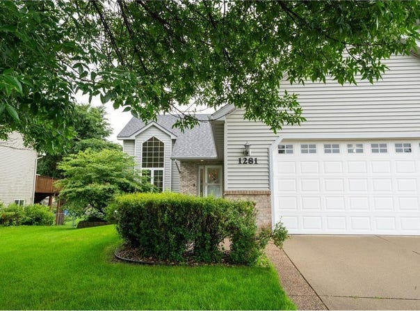 1281 Sunburst Way SE, Hutchinson, MN 55350