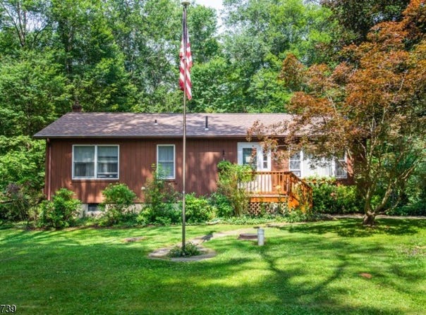 1 Edwards Dr, Sandyston Twp., NJ 07826-5058