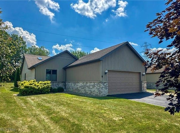 1109 Shadowridge Drive, Niles, OH 44446