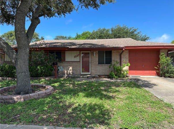 1237 Denver, Portland, TX 78374