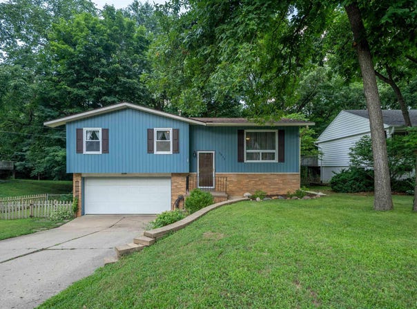 5815 N MAR VISTA Drive, Peoria, IL 61614