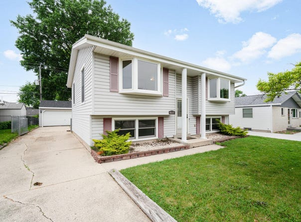 4229 S 90th St, Greenfield, WI 53228