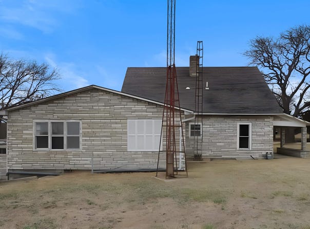 501 E 3rd ST, Eskridge, KS 66423