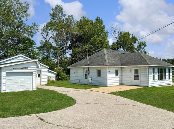 408 Lakeshore Drive, Marion, MI 49665