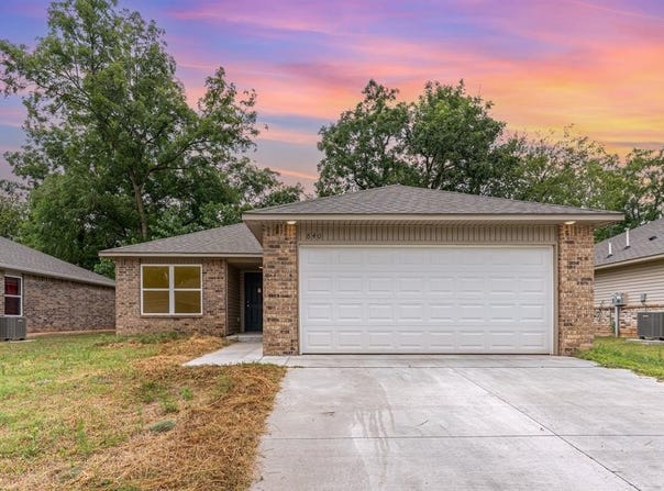 840 Highgarden Circle, Noble, OK 73068
