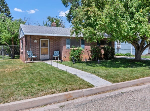 82 W Pioneer Ave, Parowan, UT 84761