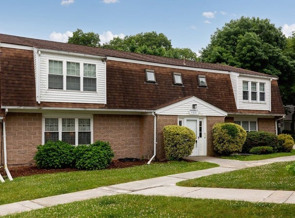 9 Pleasant Park Ave, Barnstable, MA 02601