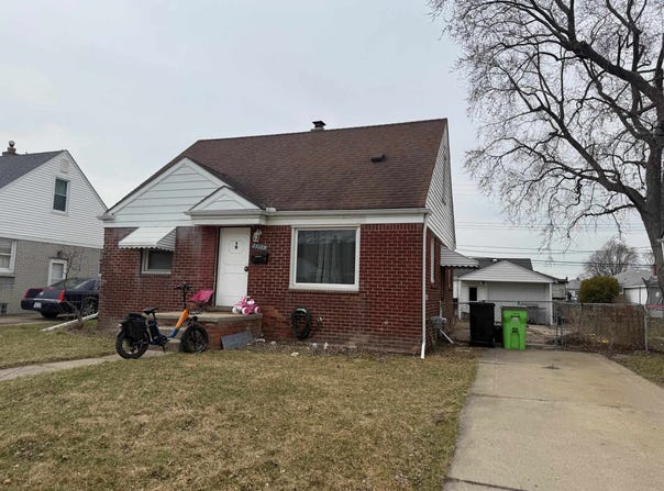25123 Mackinac, Roseville, MI 48066
