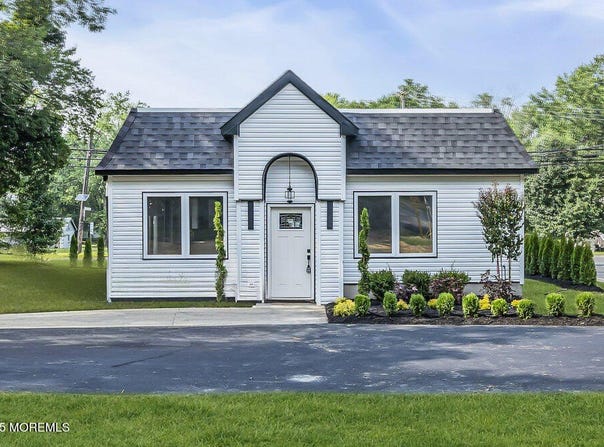 241 W Farms Road, Farmingdale, NJ 07727