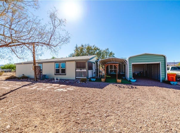 1033 S Estrella Road, Golden Valley, AZ 86413