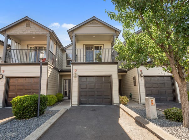 2210 E Barnett Road, Medford, OR 97504