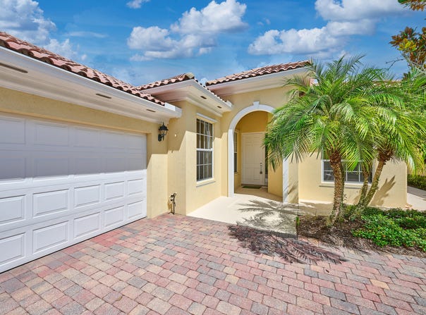 8701 Oldham Way, West Palm Beach, FL 33412