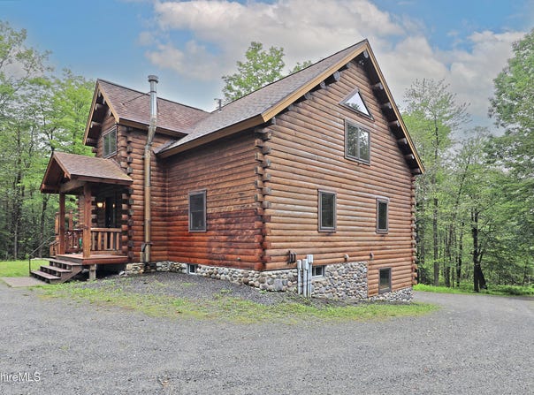 233 Algerie Rd, Becket, MA 01223