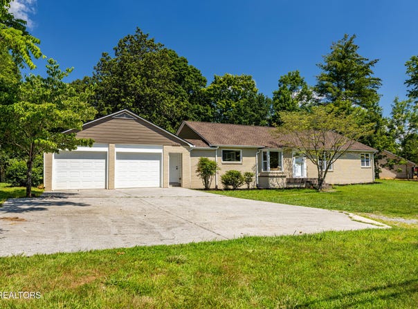1301 Tuckaleechee Tr, Maryville, TN 37803
