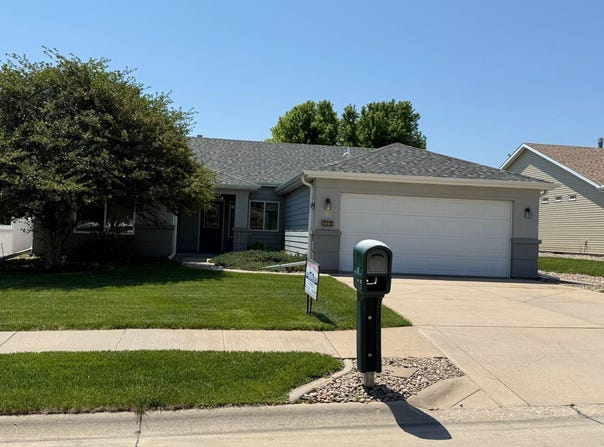 715 W 33rd Street, Hastings, NE 68901