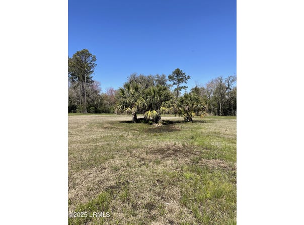 38 Meadowbrook Drive S, Beaufort, SC 29907