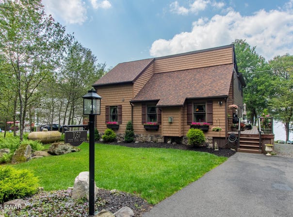 1057 K Lane, Gouldsboro, PA 18424