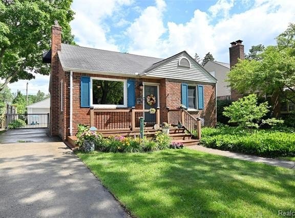 618 W Houstonia Avenue, Royal Oak, MI 48073