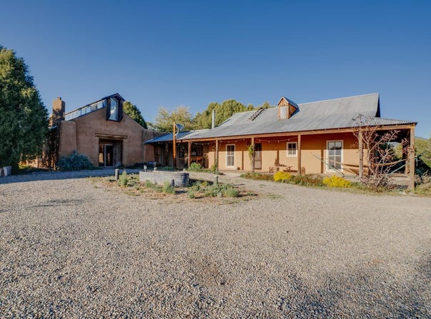 26 La Canada Rd, Arroyo Seco, NM 87514